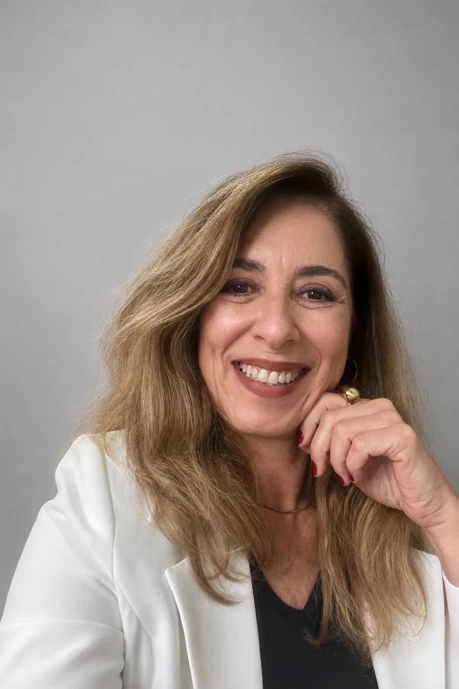 Dra. Marcia Babo em atendimento no consultório
