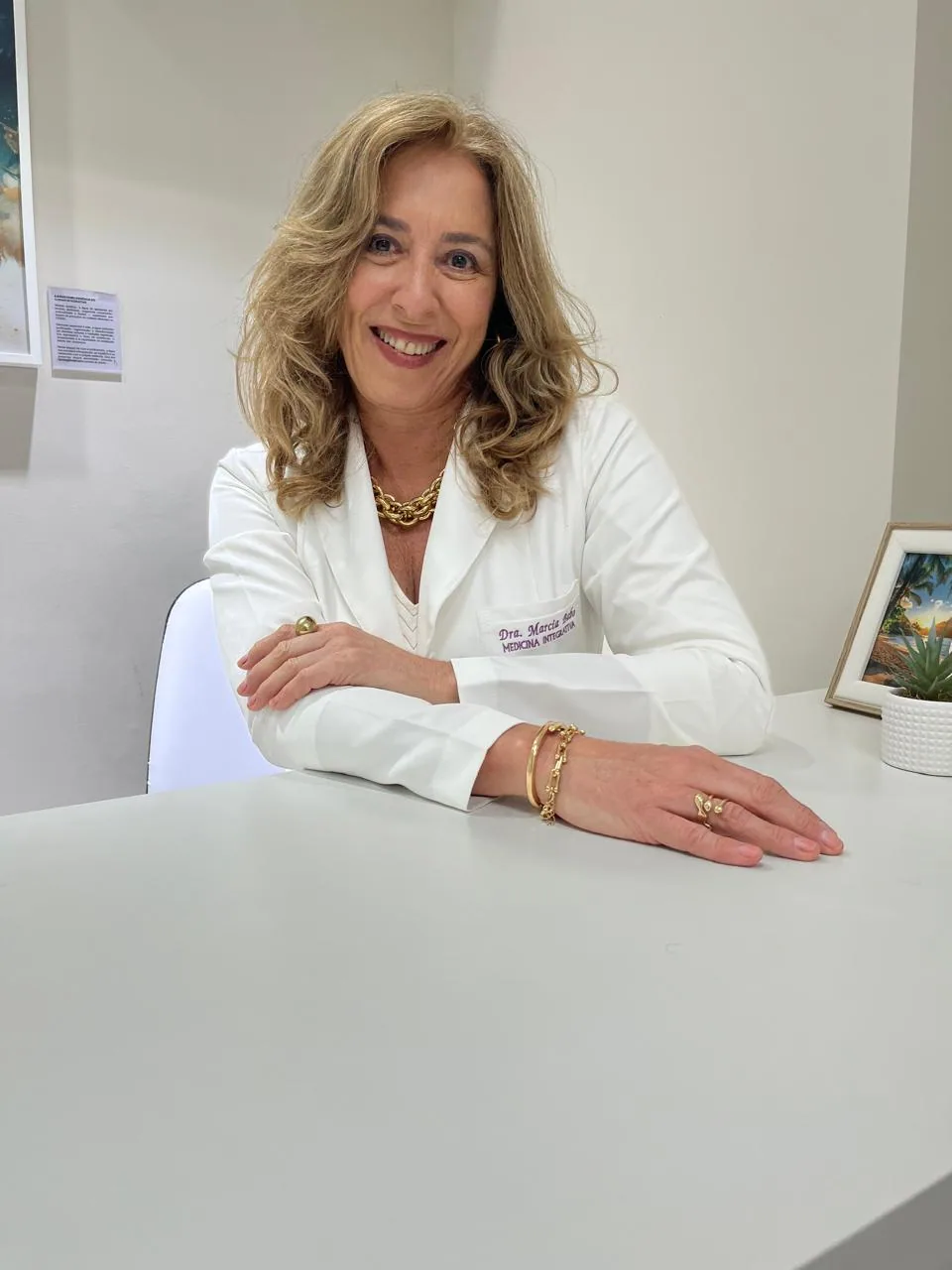 Dra. Marcia Babo no consultório